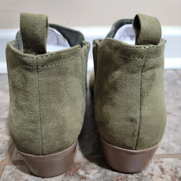 Torrid Olive Green Gore Chelsea Ankle Boot Size 9 NWOB SB2 - Picture 5 of 9